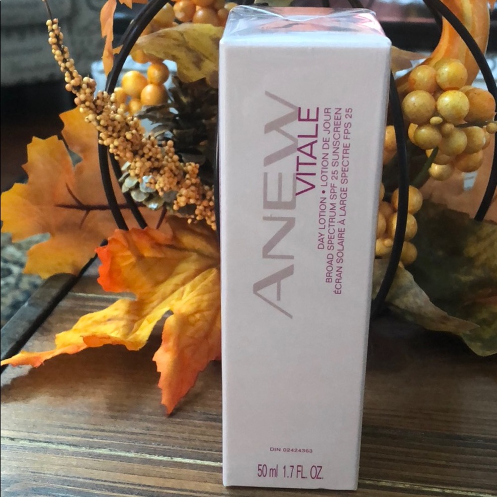 Anew Vitale Day Lotion Broad Spectrum SPF 25